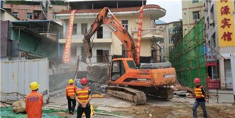 观湖集中拆除轨道交通4号线征拆范围内7栋永久建筑