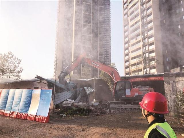 平湖街道雁田水库水质保障工程鹅公岭段签约完工 全面展开建筑物拆除作业