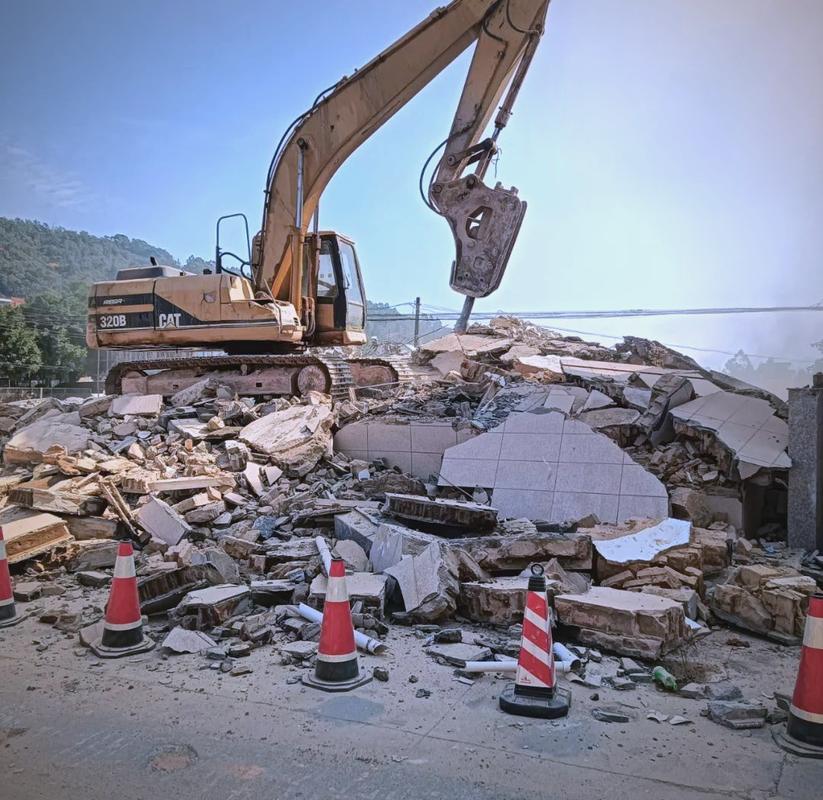 五栋房屋的拆除工作已经启动,这些房屋的总建筑面积达到了1409